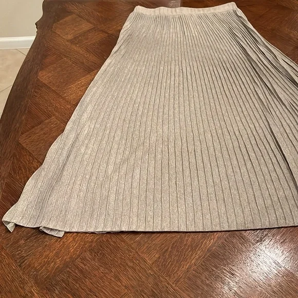 Falconeri Made in Italy Knit Pleated Midi Skirt Pale Gray Silver XS -Small - Picture 13 of 13